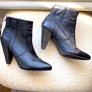 FRYE Regina Heel Bootie